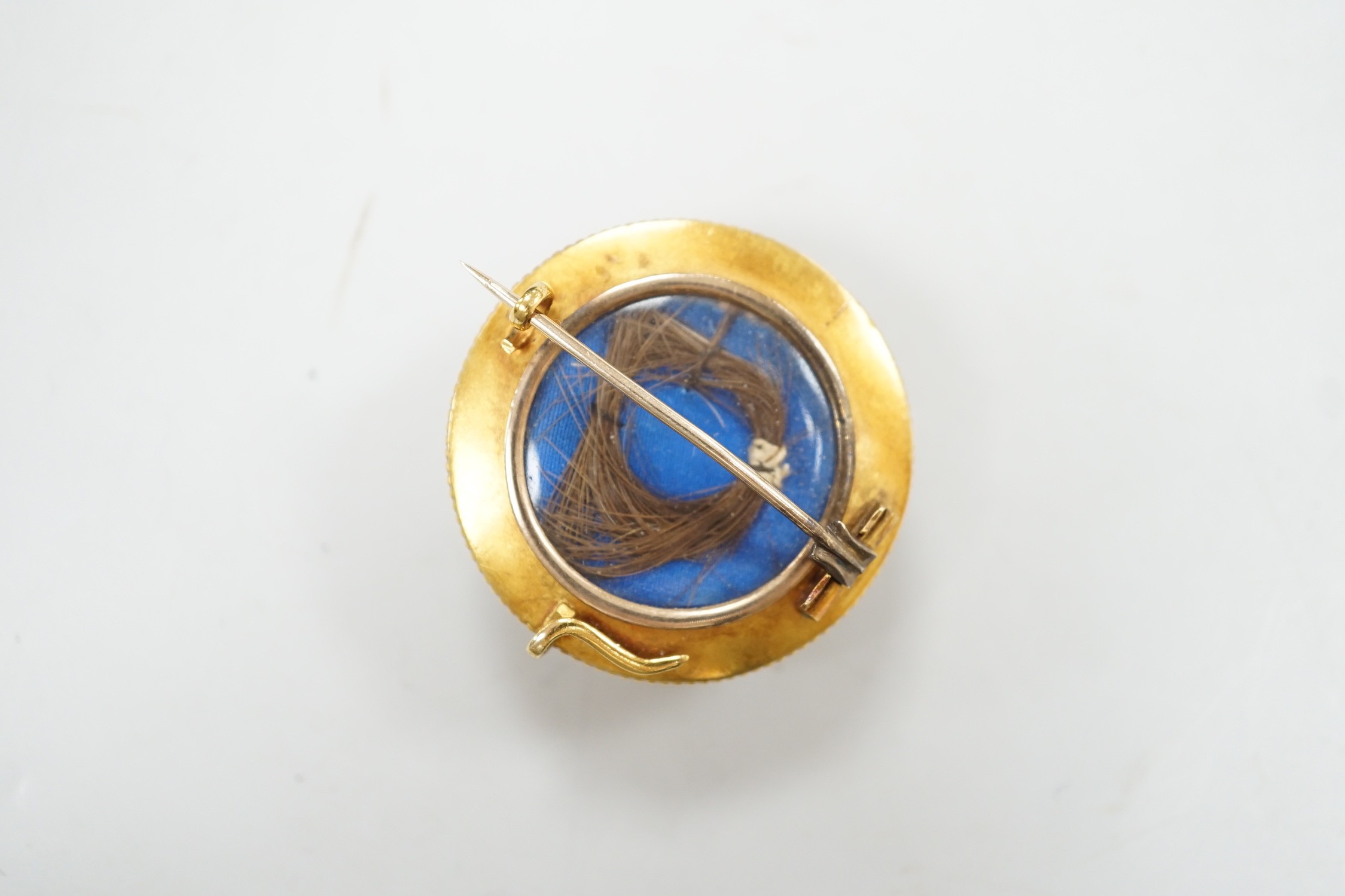 A cased Victorian yellow metal, enamel and split pearl set circular mourning pendant brooch, the - Image 3 of 4