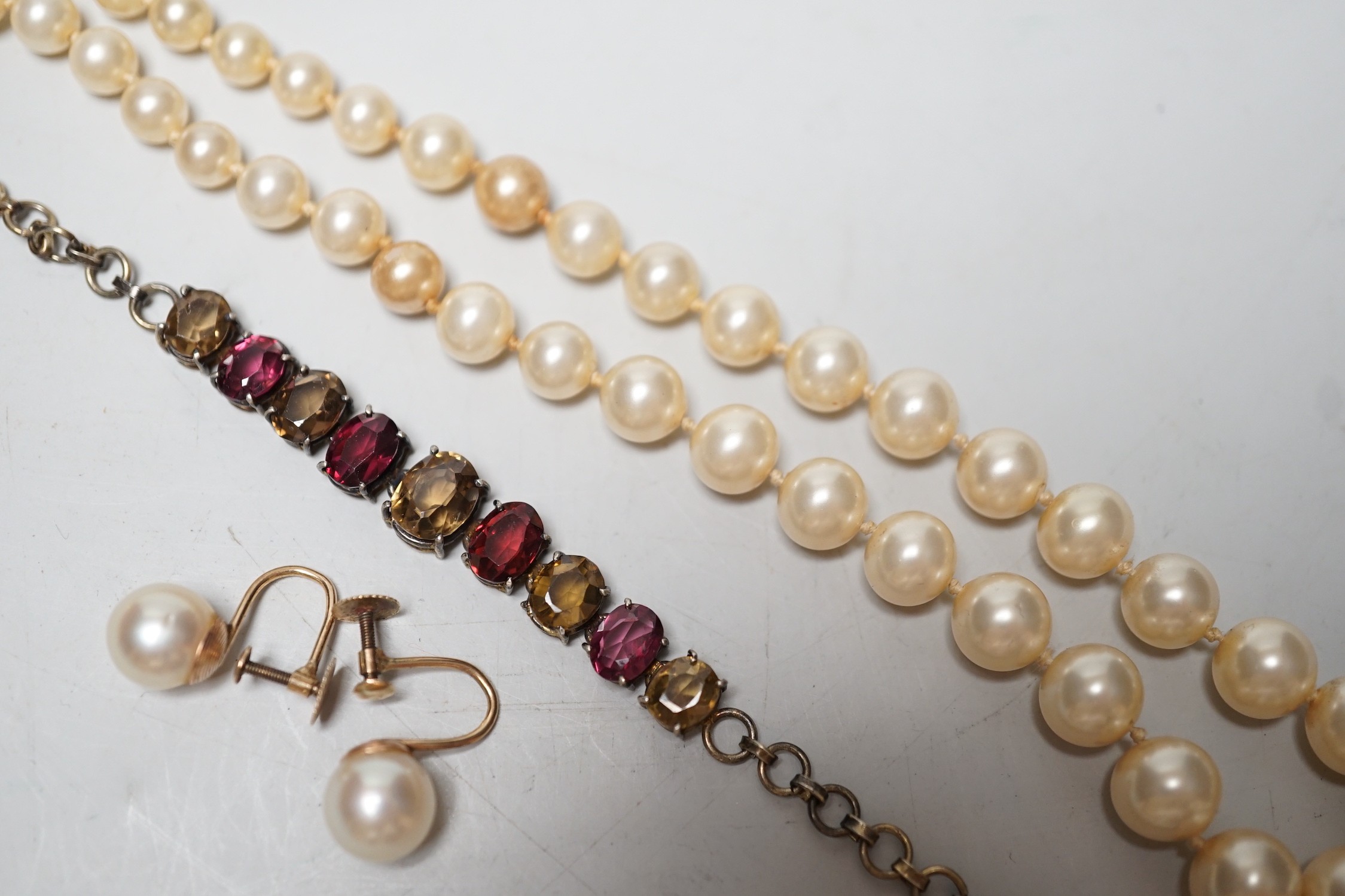 A gilt metal and coloured paste set bracelet, a pair of 9ct and cultured pearl set ear clips and a - Image 4 of 4