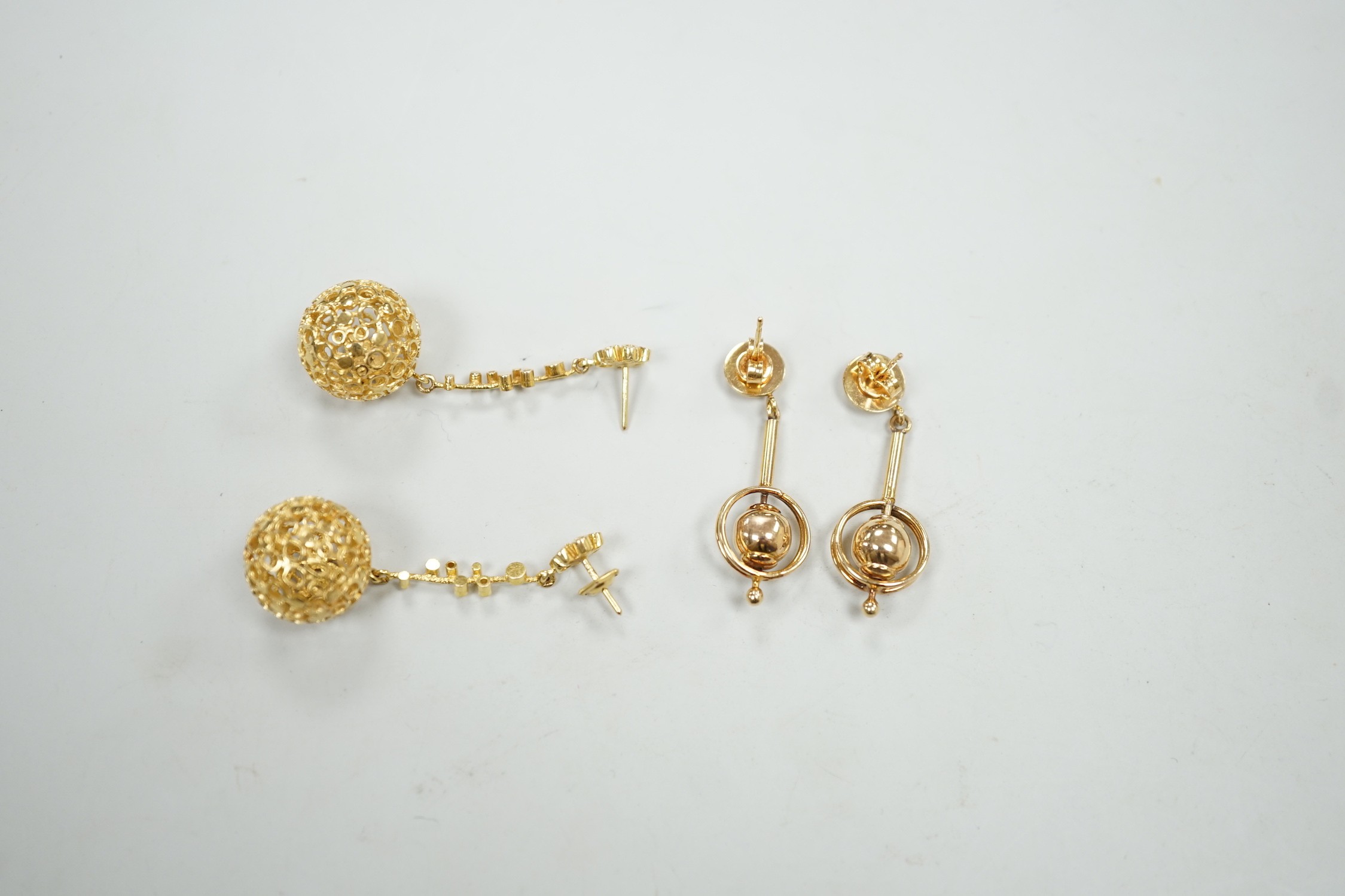 A modern pair of pierced 9ct gold globe drop earrings, 47mm and one other pair of 9ct drop earrings, - Image 3 of 3