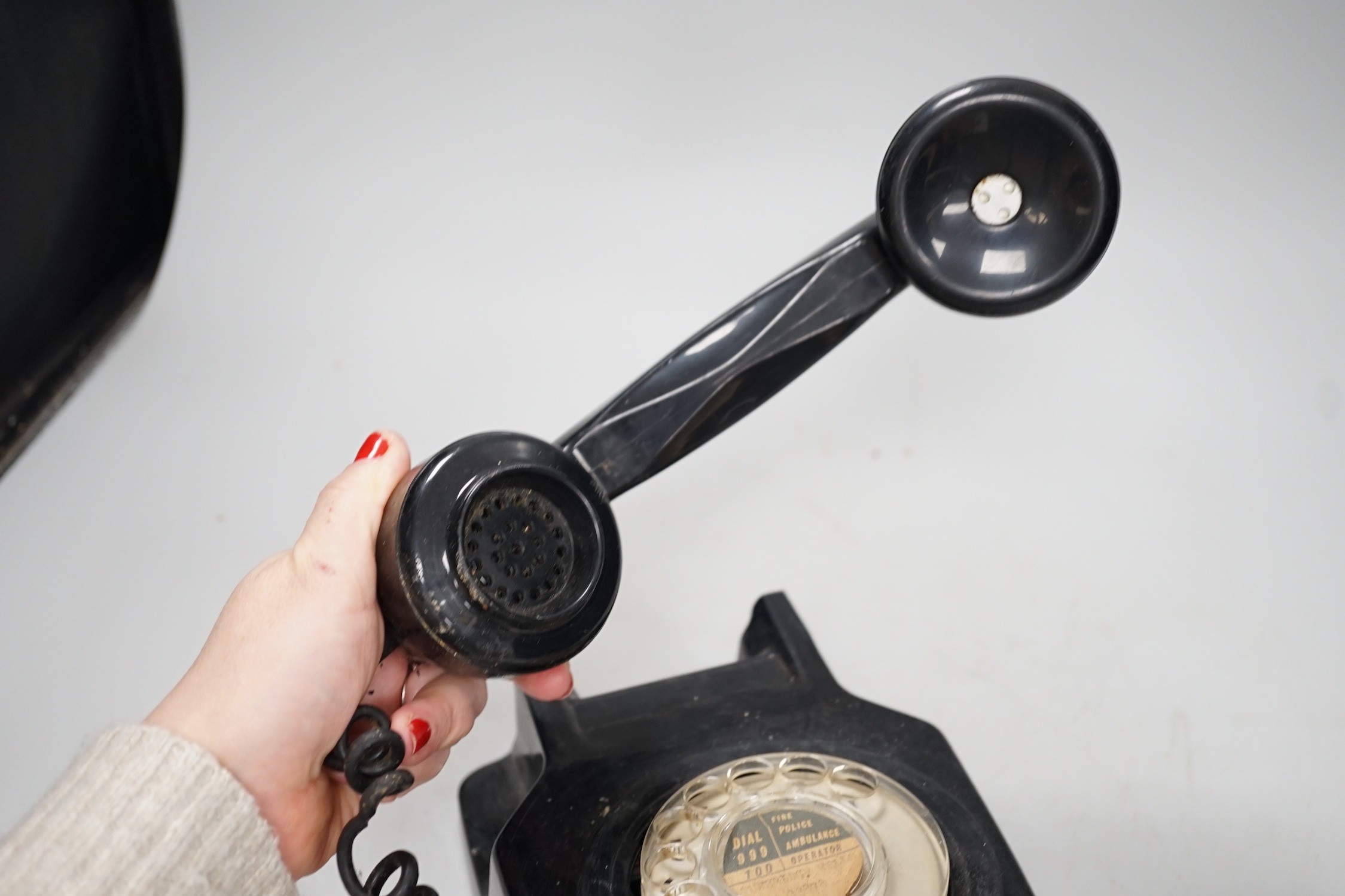 A black Bakelite telephone - Image 3 of 3