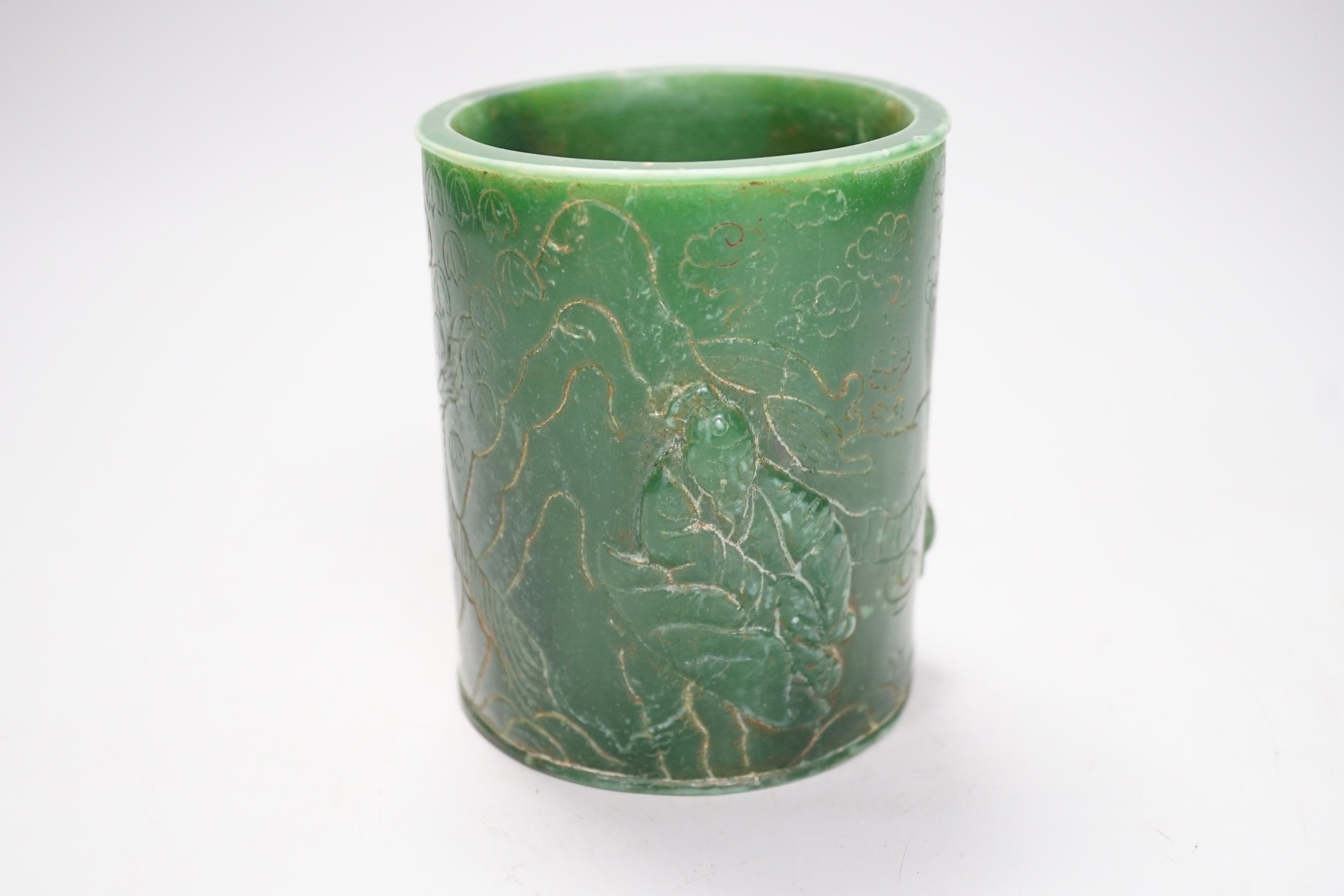 A Chinese incised green glass cylindrical brushpot, 11cm - Image 3 of 5