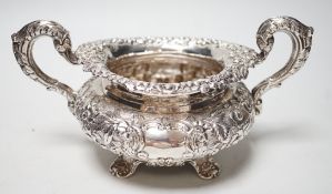 A William IV Irish cast silver two handled sugar bowl, Dublin 1833, by Richard Sawyer, 23.9cm over