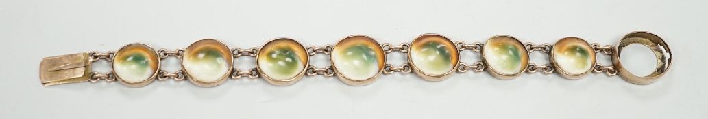 An early 20th century yellow metal and shell set bracelet (clasp shell missing), approx. 18cm, gross