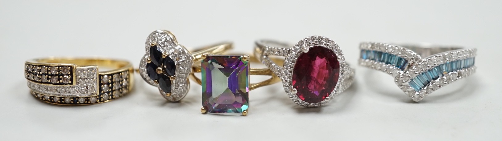 Five assorted modern 9ct gold and gem set rings, including a white gold, deep pink tourmaline and