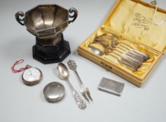 A late Victorian silver vesta case, a silver pill box, a small silver trophy cup, a cased set of six