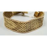 A modern three colour 18kt 'fish scale' link bracelet, approx. 18cm, 53.5 grams.