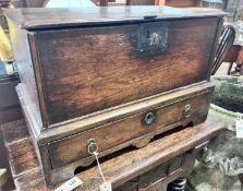 A small early 18th century oak mule chest, width 64cm, depth 34cm, height 42cm *Please note the sale