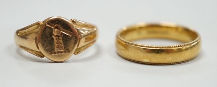 An early 20th century small 18ct gold signet ring, engraved with armorial, size G/H and a modern