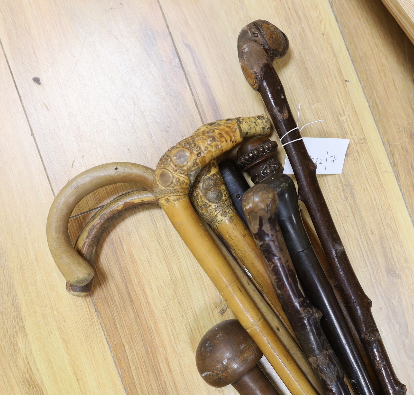 Nine assorted walking sticks and canes and a knobkerrie - Image 2 of 2