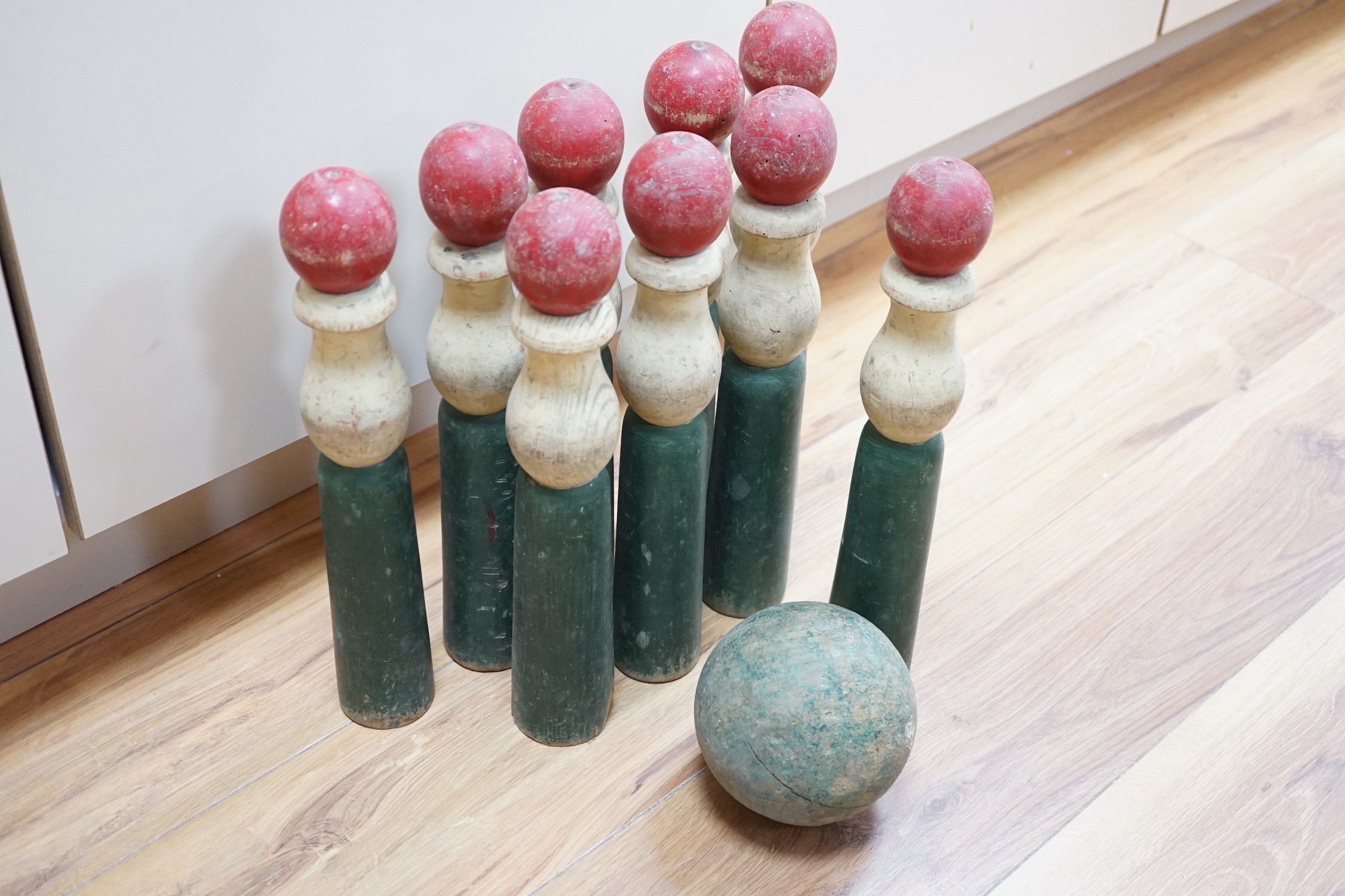A set of turned wooden skittles and ball - Image 2 of 2