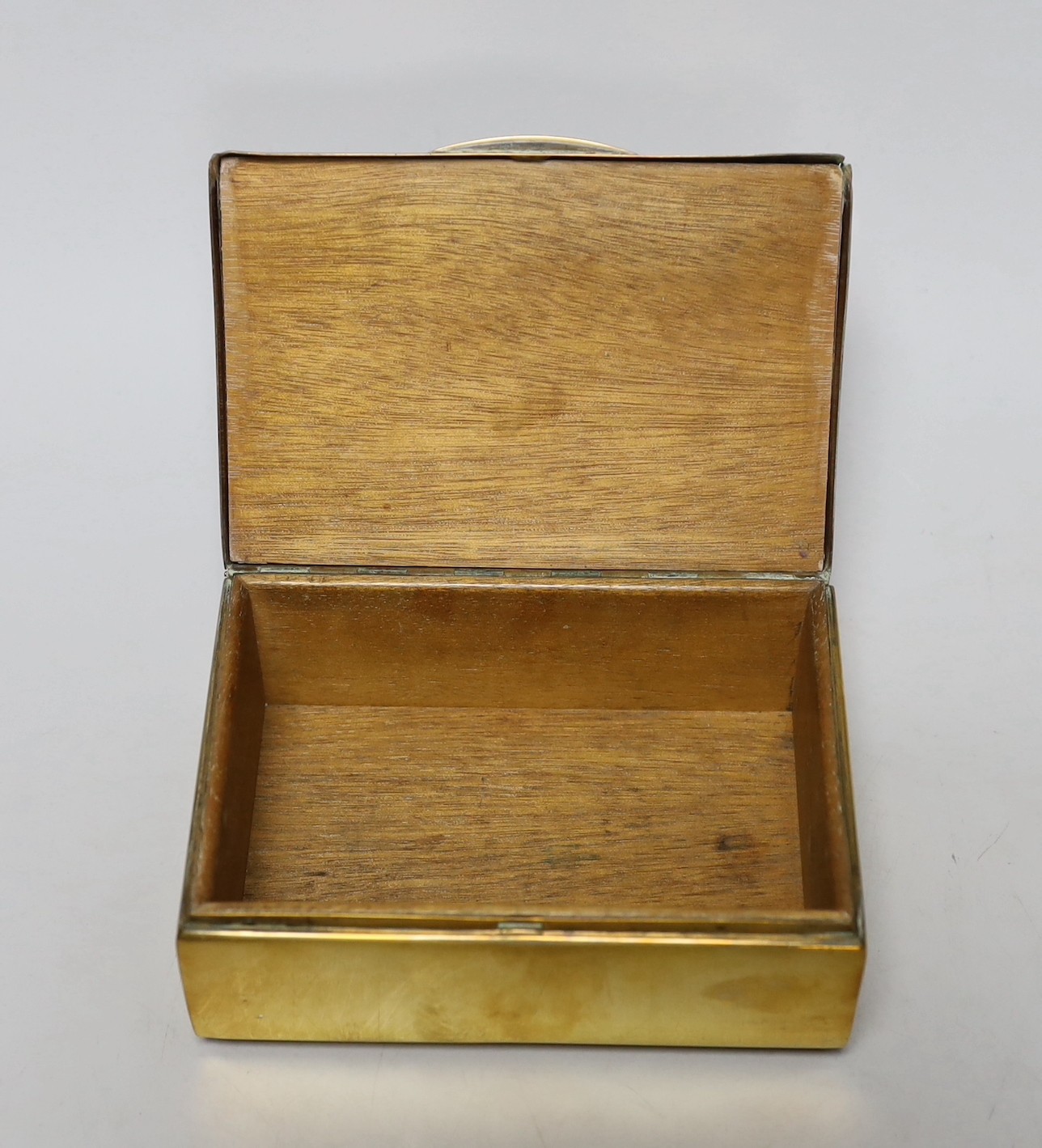 A burr oak topped brasswork cigarette box, 14ms wide x10cms deep - Image 2 of 2