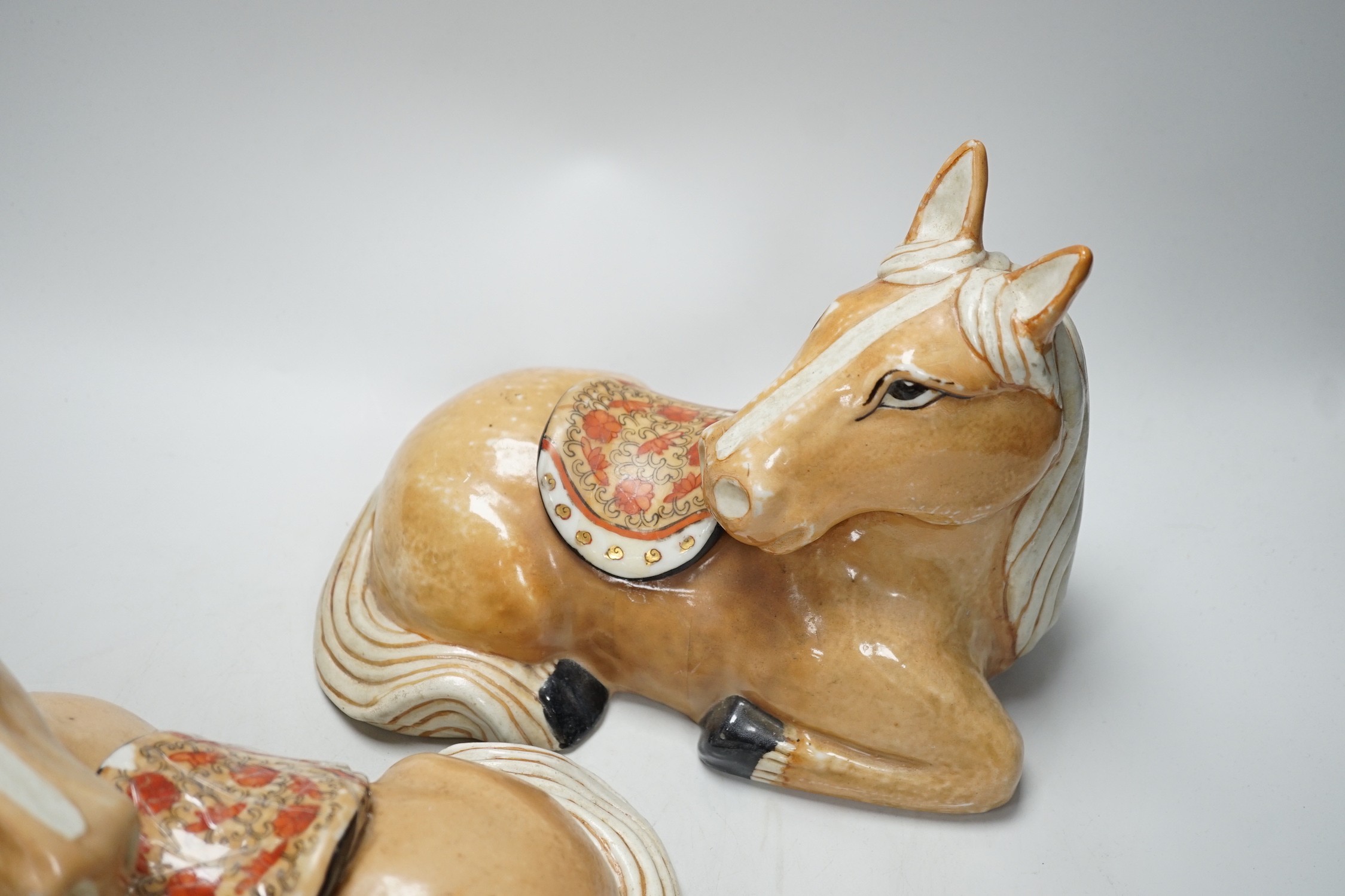 A pair of Chinese ceramic seated horses, 18cm high - Image 2 of 2