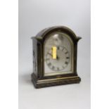 A reproduction chinoiserie cased mantel clock marked Tempus Fugit, 26cm
