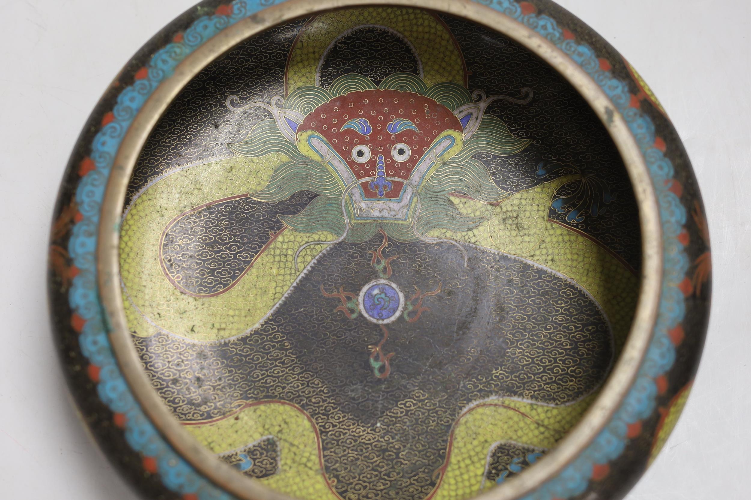 A Chinese cloisonné enamel bowl, a Japanese porcelain tea bowl, an Islamic white metal inlaid pewter - Image 4 of 5