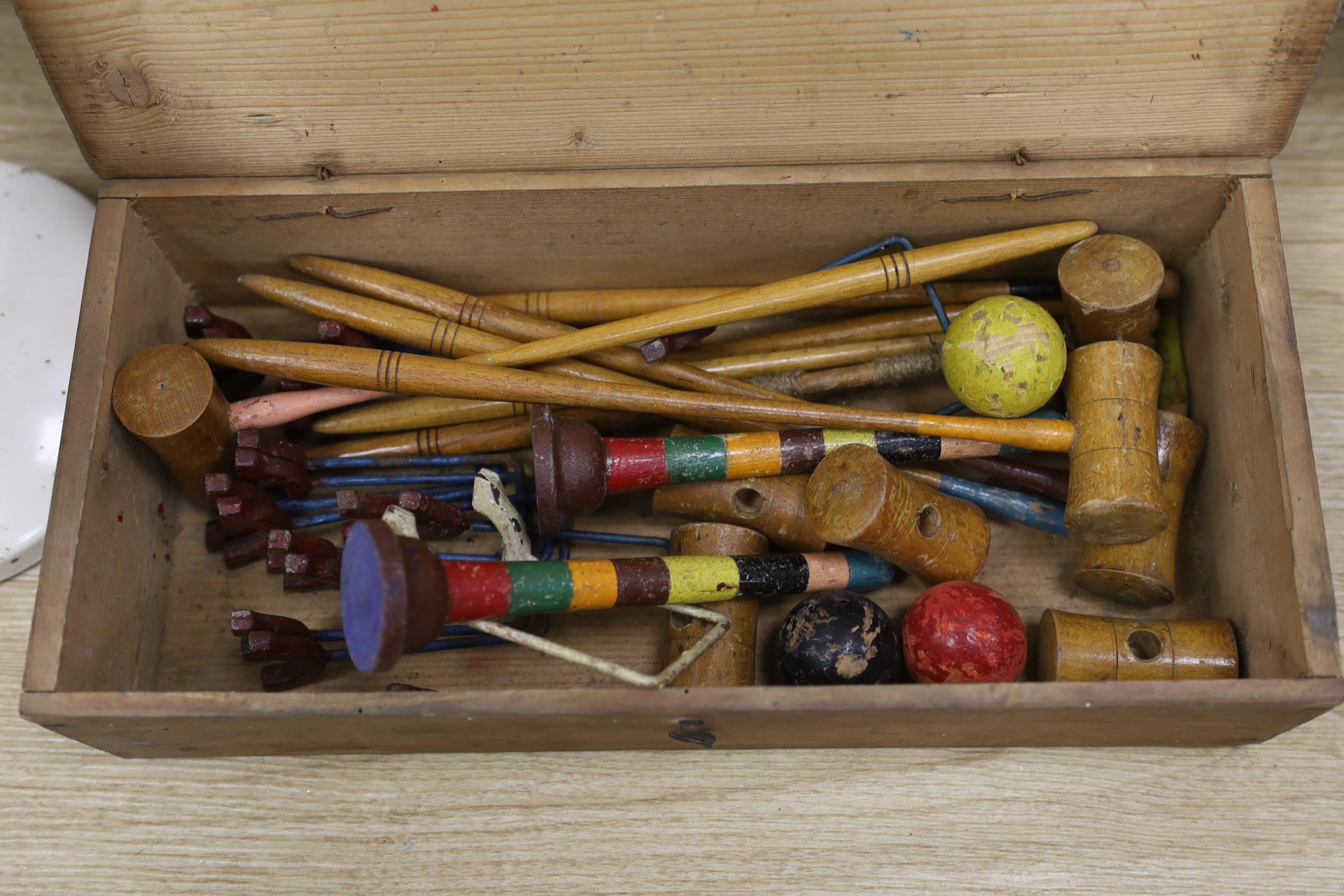 An anglepoise lamp and a table croquet set - Bild 2 aus 2