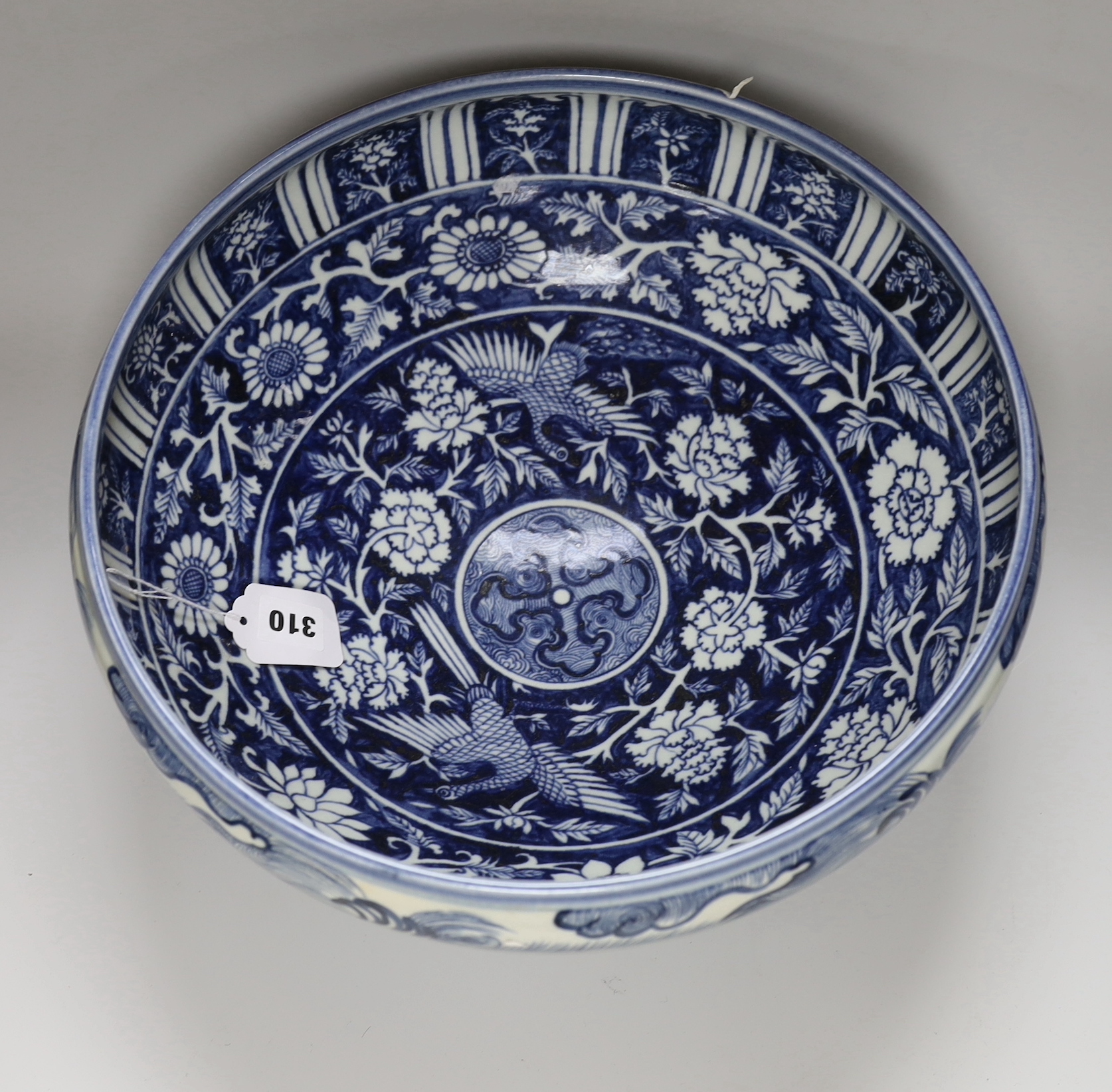 A large Chinese blue and white bowl, 40cm diameter - Image 3 of 4