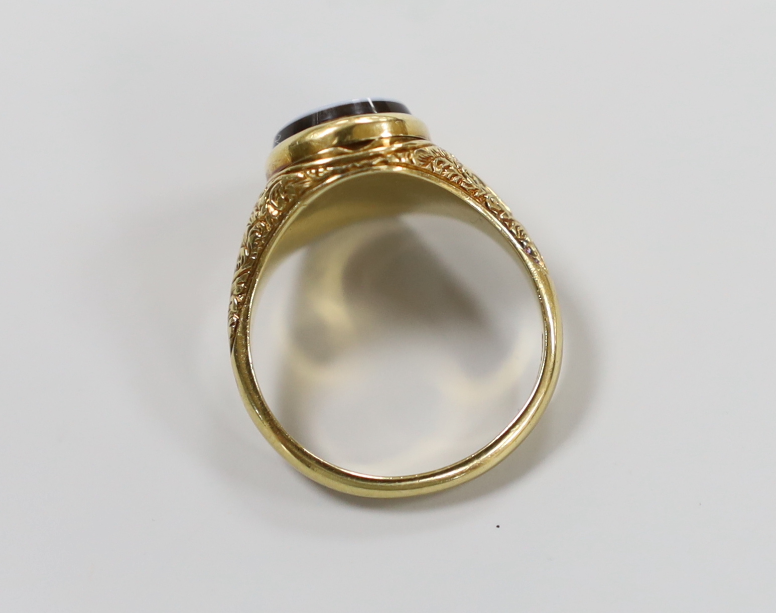 A late Victorian 18ct gold and sardonyx set mourning ring, with engraved initials, the hinged ring - Image 3 of 3