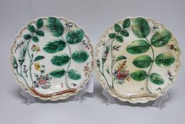 A pair of Worcester Blind Earl pattern dishes, c.1770, 19cm diameter