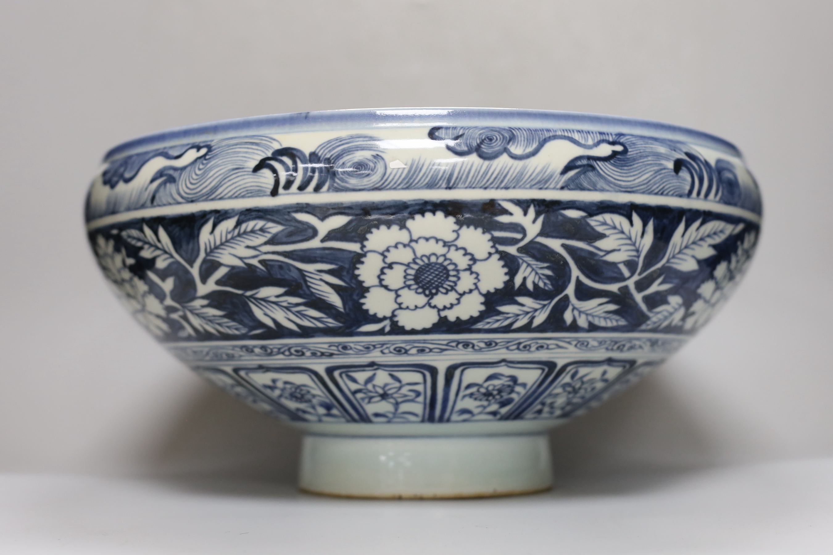 A large Chinese blue and white bowl, 40cm diameter - Image 2 of 4