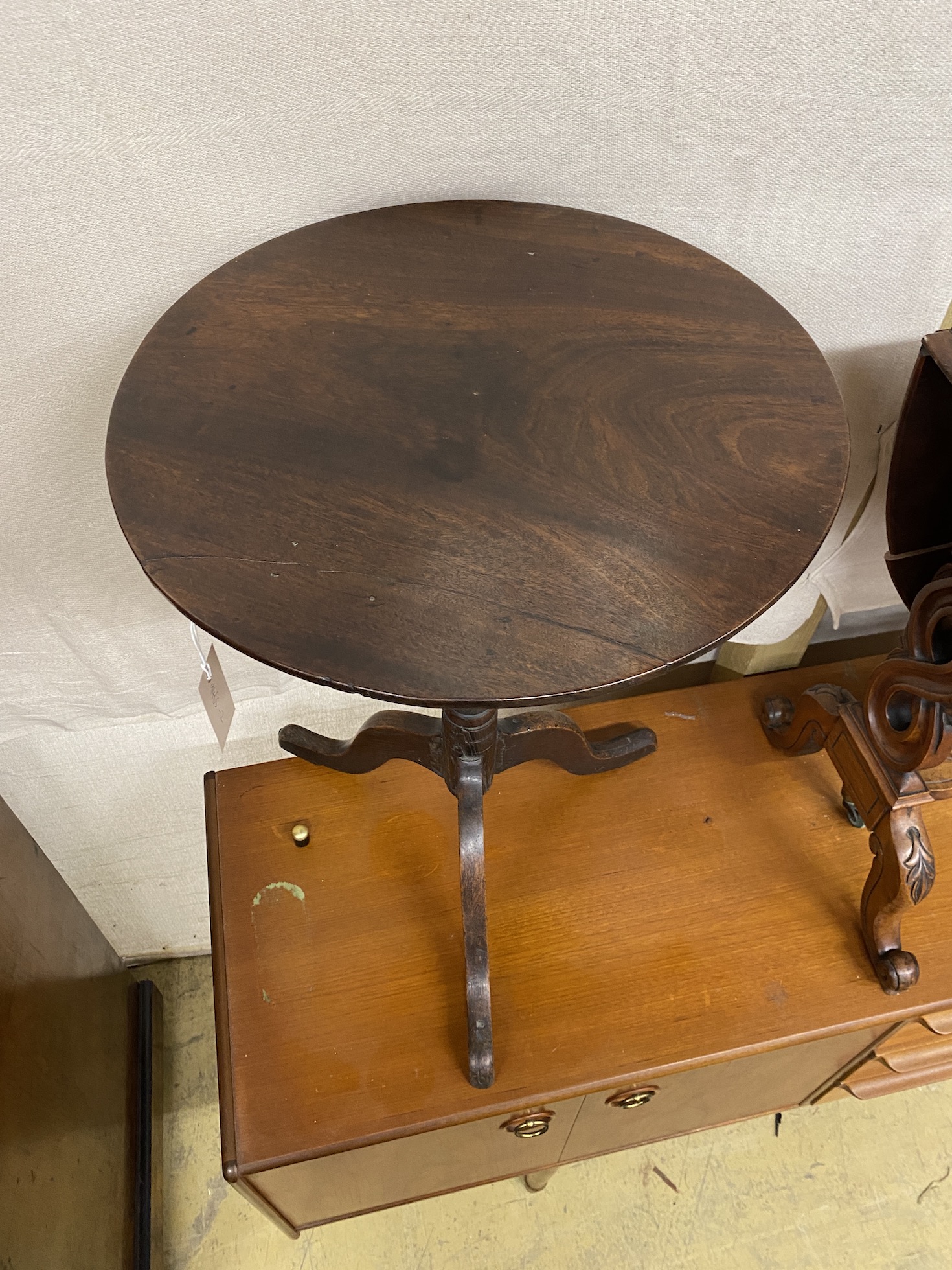 A George III provincial circular oak tripod tea table, diameter 48cm, height 66cm - Image 2 of 2