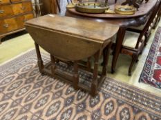 An 18th century oak gateleg table, width 90cm, depth 43cm, height 72cm