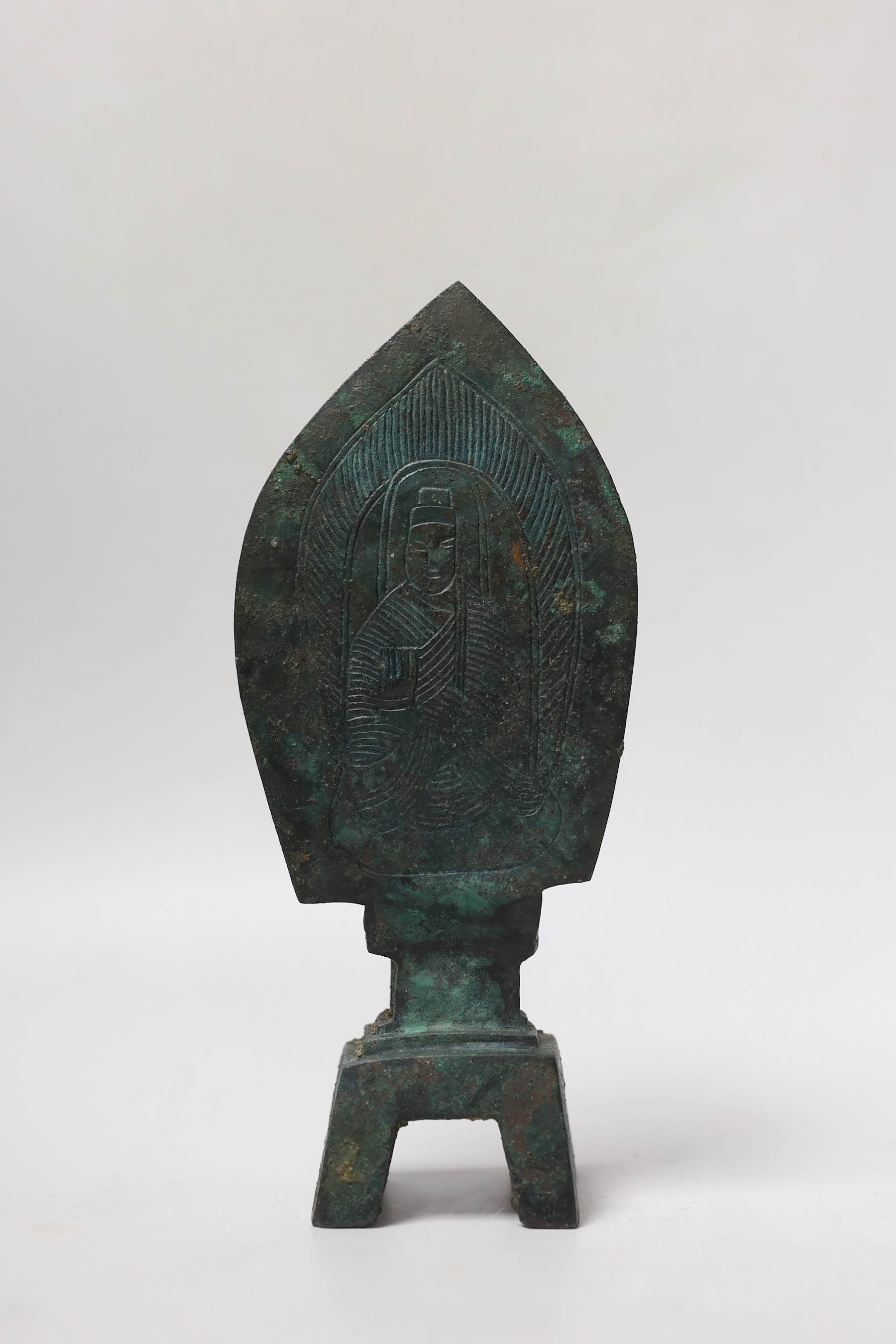 A Chinese bronze Bodhisattva group, Tang or later, 20cm - Image 2 of 2