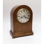 An Edwardian inlaid mahogany mantel clock, 29cm