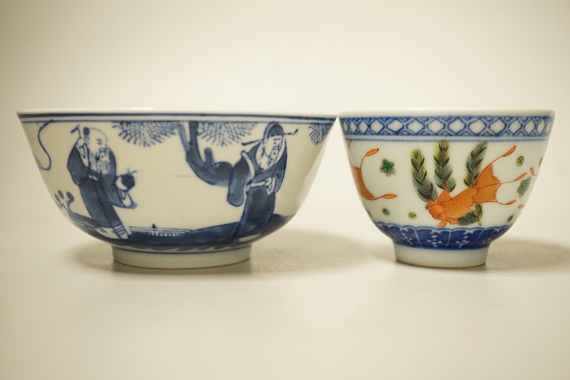 A 19th century Chinese blue and white bowl, an enamelled goldfish cup and two snuff bottles - Image 9 of 11
