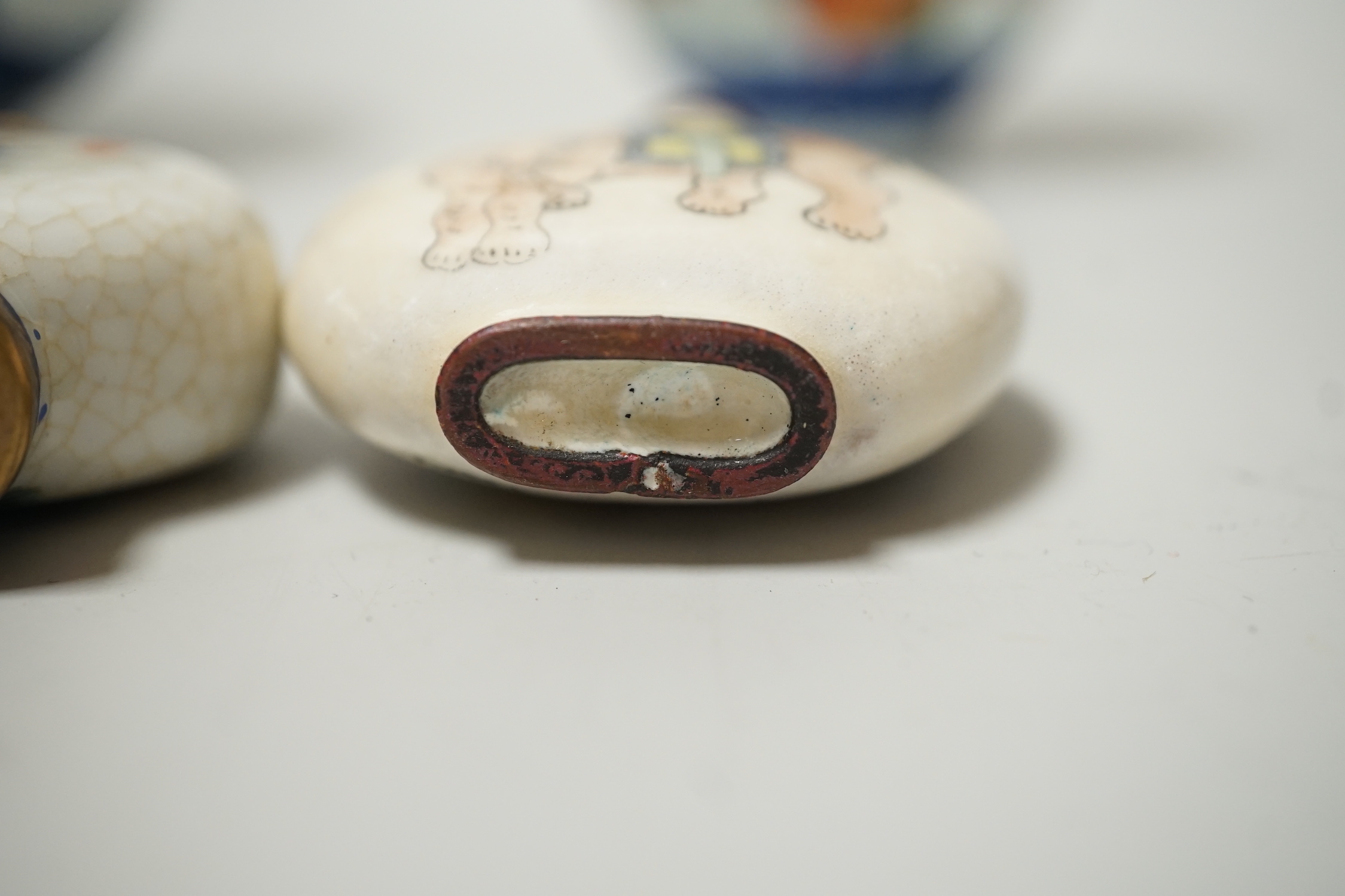 A 19th century Chinese blue and white bowl, an enamelled goldfish cup and two snuff bottles - Image 7 of 11