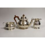 A George V silver three piece baluster tea set, Adie Bros, Birmingham, 1922/4, gross weight 29.8oz.