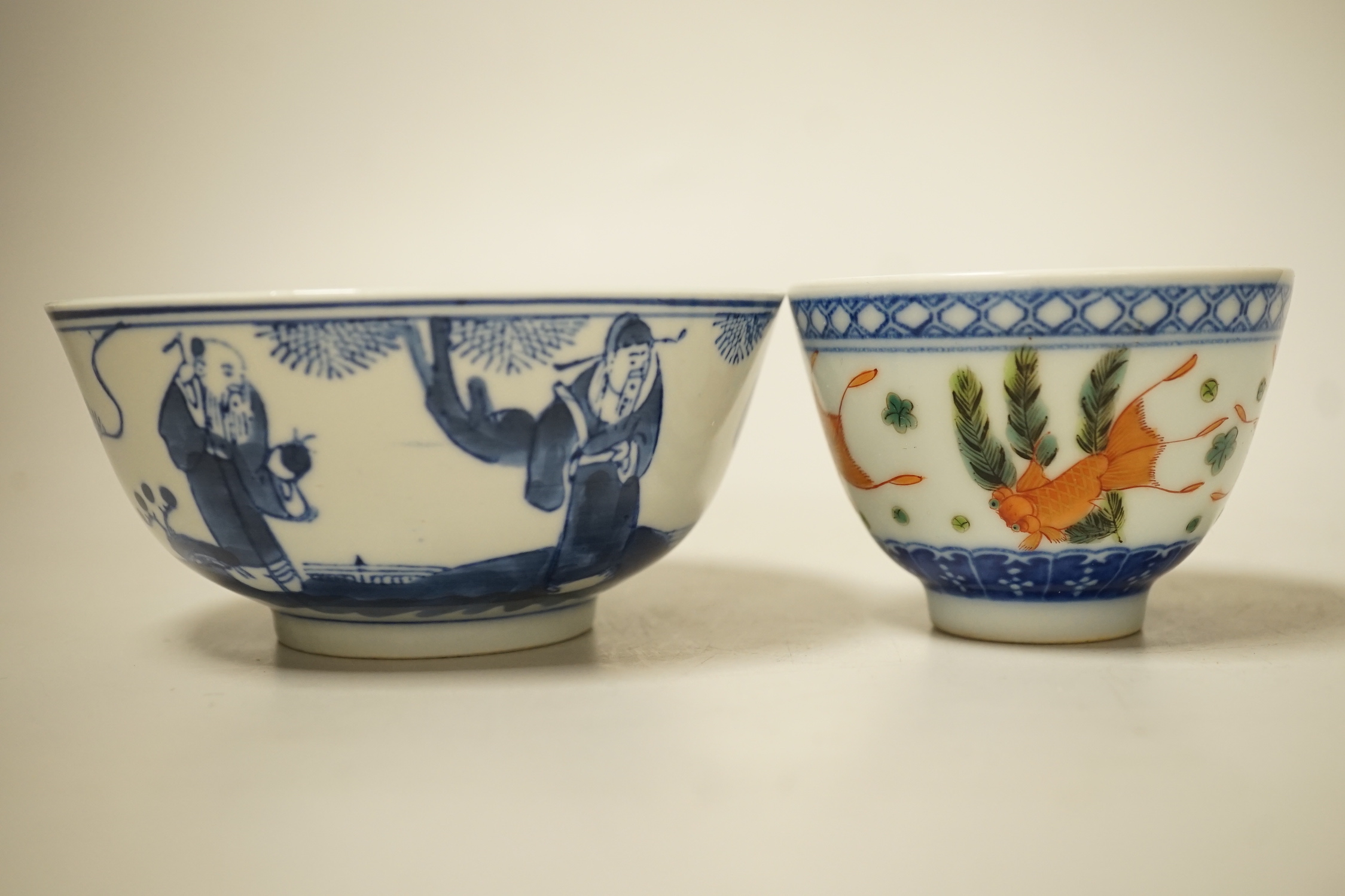 A 19th century Chinese blue and white bowl, an enamelled goldfish cup and two snuff bottles - Image 8 of 11