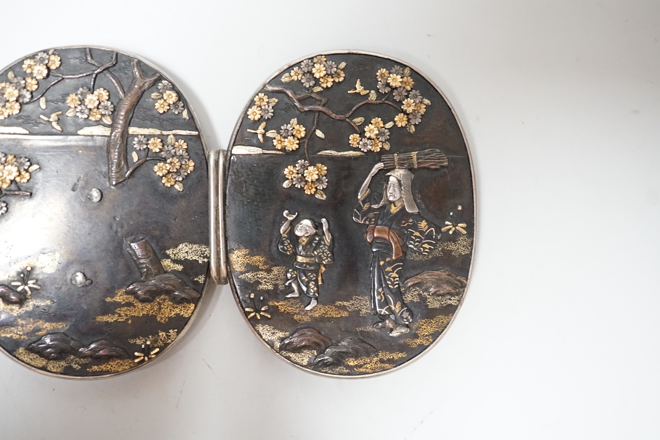 A Japanese Meiji period mixed metal belt buckle - Image 3 of 4