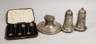 A pair of Edwardian silver sugar casters, Sheffield, 1907, 11.2cm, a silver mounted capstan