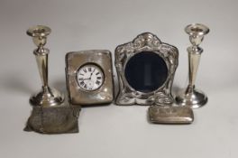 Mixed silver including a pair of George V mounted candlesticks, London, 1919, 17.4cm, travelling