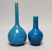 A Chinese turquoise glazed bottle vase c.1800 and a Japanese bottle vase, tallest 22cm