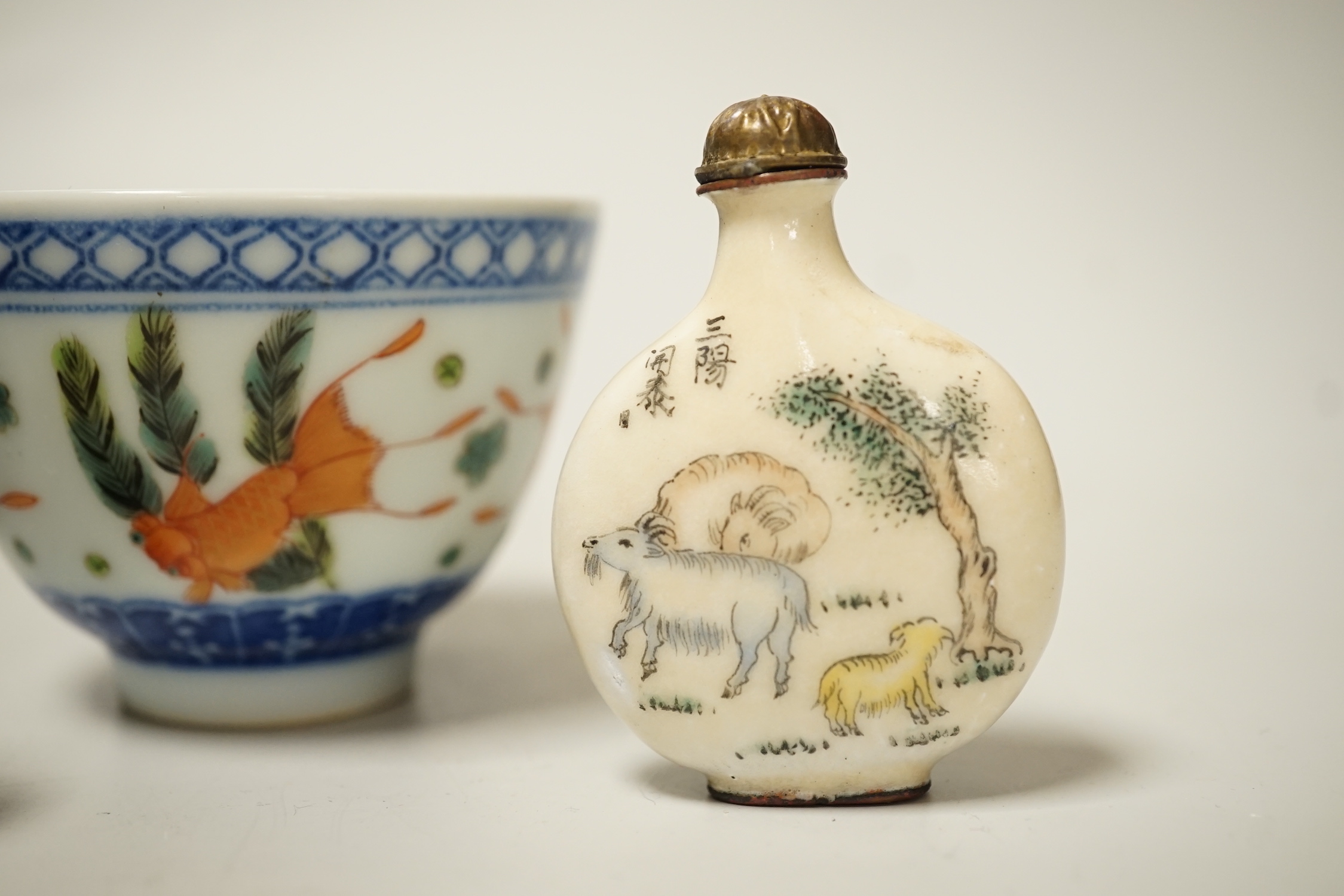 A 19th century Chinese blue and white bowl, an enamelled goldfish cup and two snuff bottles - Image 2 of 11