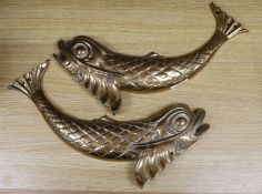 A heavy pair of brass ‘dolphin’ mounts, 46cm wide