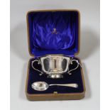 A cased George V silver porringer and spoon, Edward Barnard & Sons, London, 1928 and Birmingham,