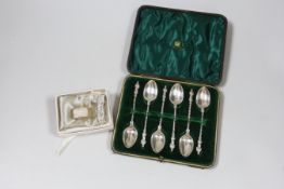 A cased set of six late Victorian silver teaspoons, Sheffield, 1898 and a modern 925 boxed miniature