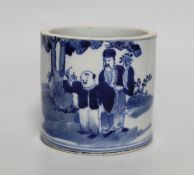 A Chinese blue and white porcelain brushpot, 10cm tall, rim reduced