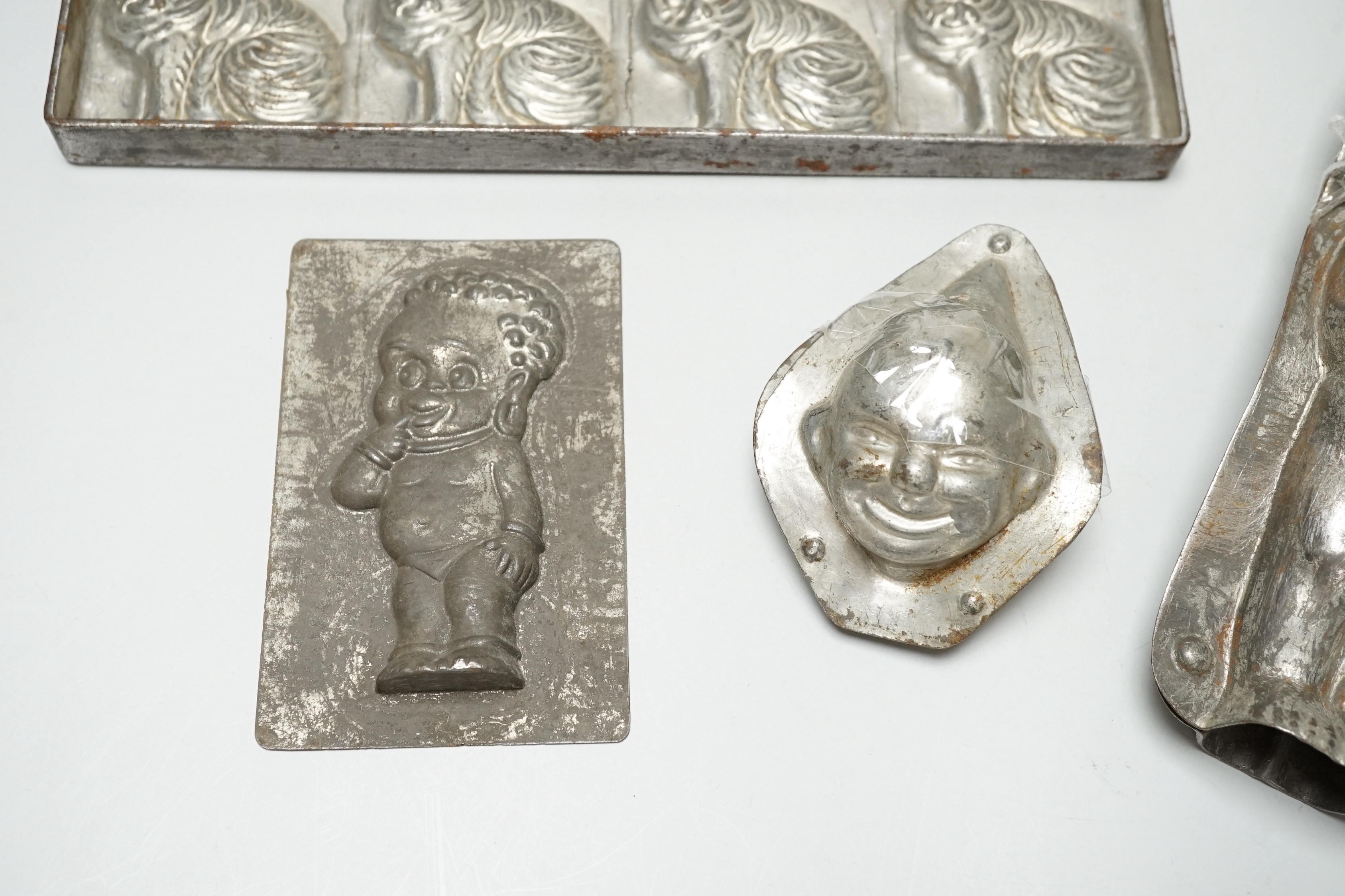 Four chocolate mould tins: a cat, a kewpie and two others - Image 8 of 15