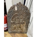 A Victorian cast iron fireback, width 49cm, height 76cm