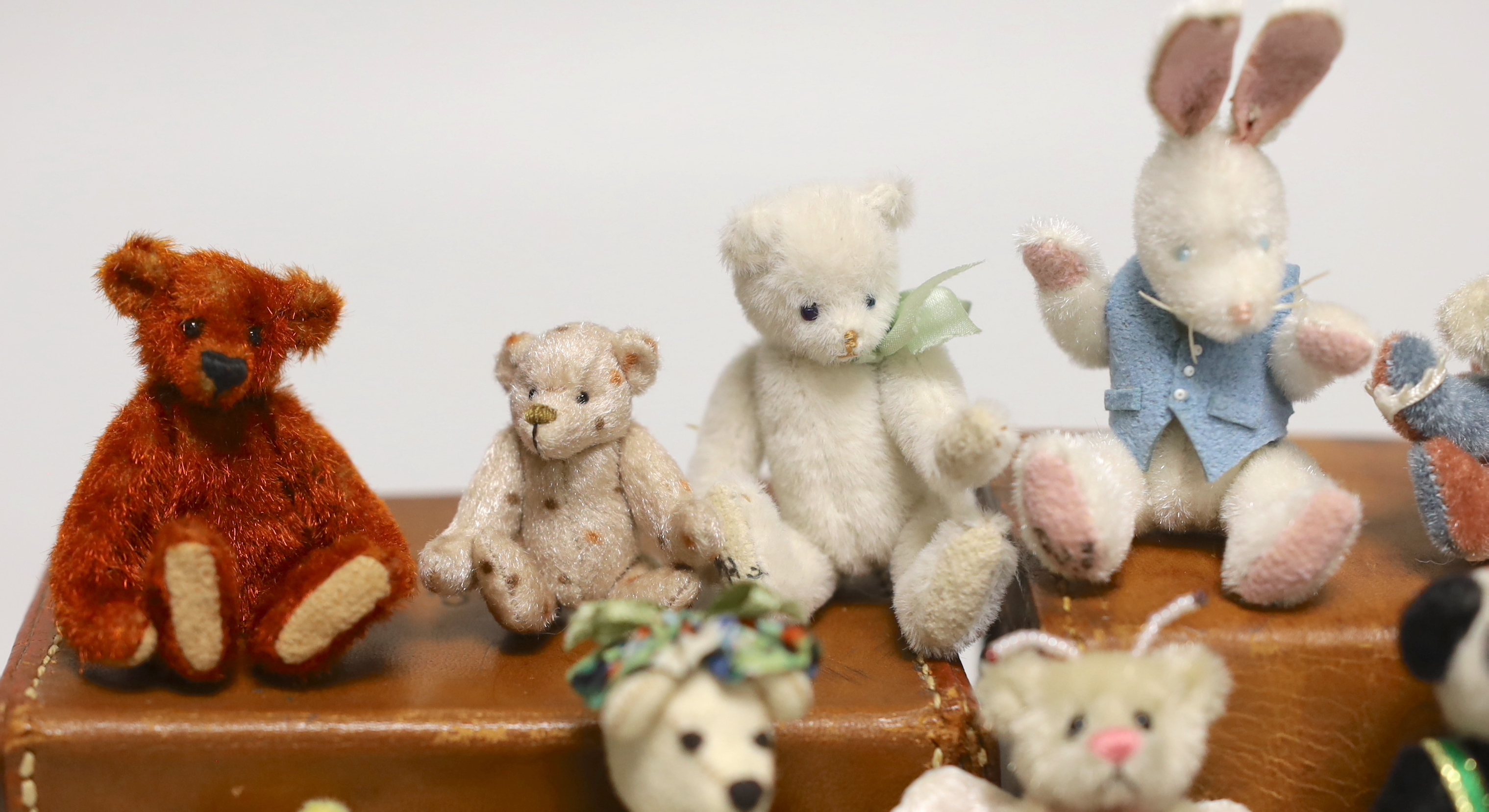 Twenty two miniature Artist bears, assorted teddy bear badges and three teddy bear brooches - Image 2 of 6