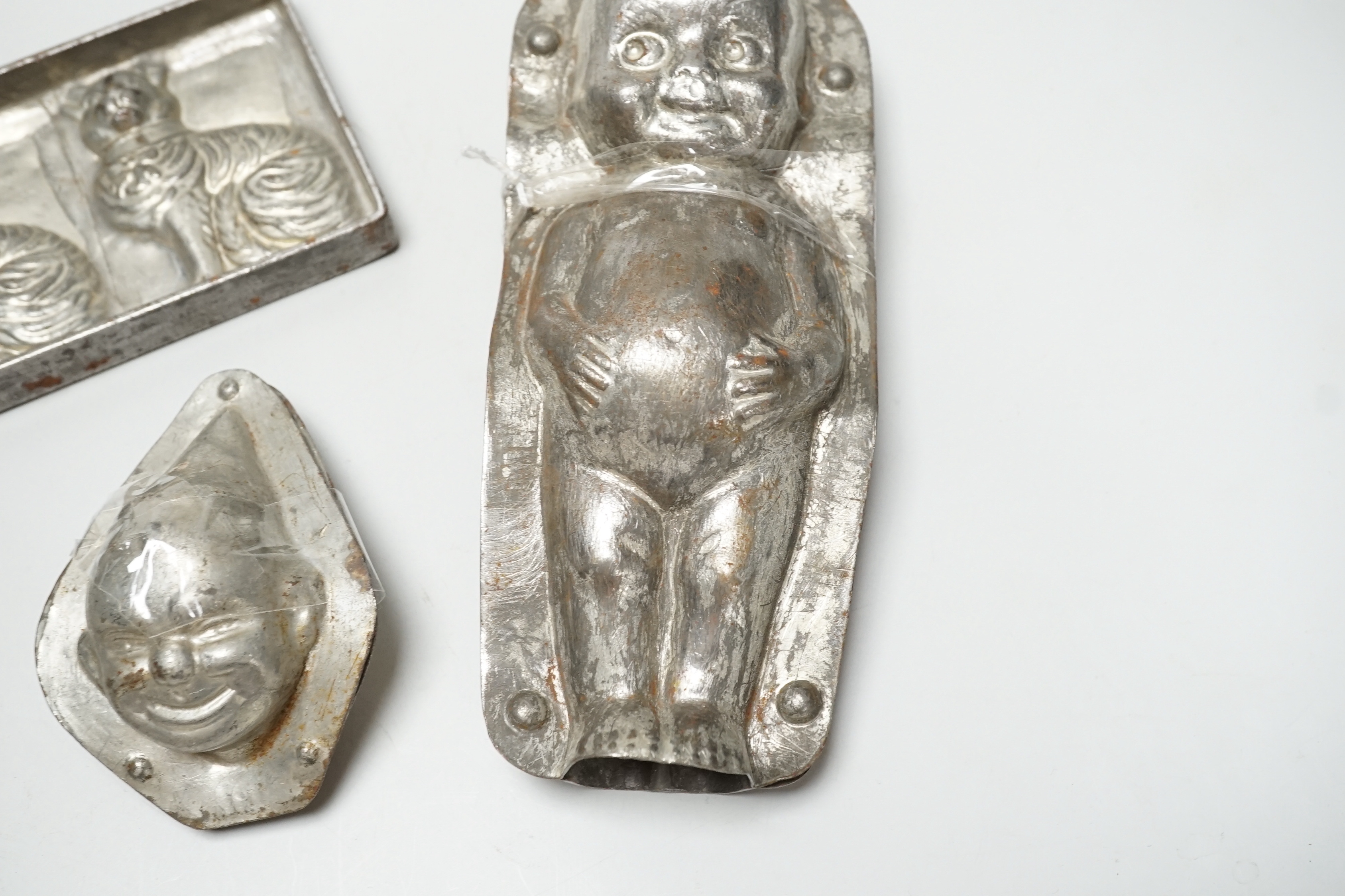 Four chocolate mould tins: a cat, a kewpie and two others - Image 10 of 15
