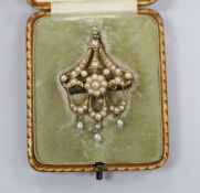 An Edwardian yellow metal and seed pearl set triple drop pendant brooch, 54mm, gross weight 7.5