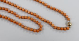 A single strand coral bead necklace, with 375 ball clasp, 104cm.