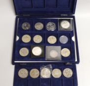 Coins - A quantity of various UK QEII crowns etc.