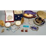 A small quantity of jewellery and other items including Scottish hardstone set dirk brooch, coins,