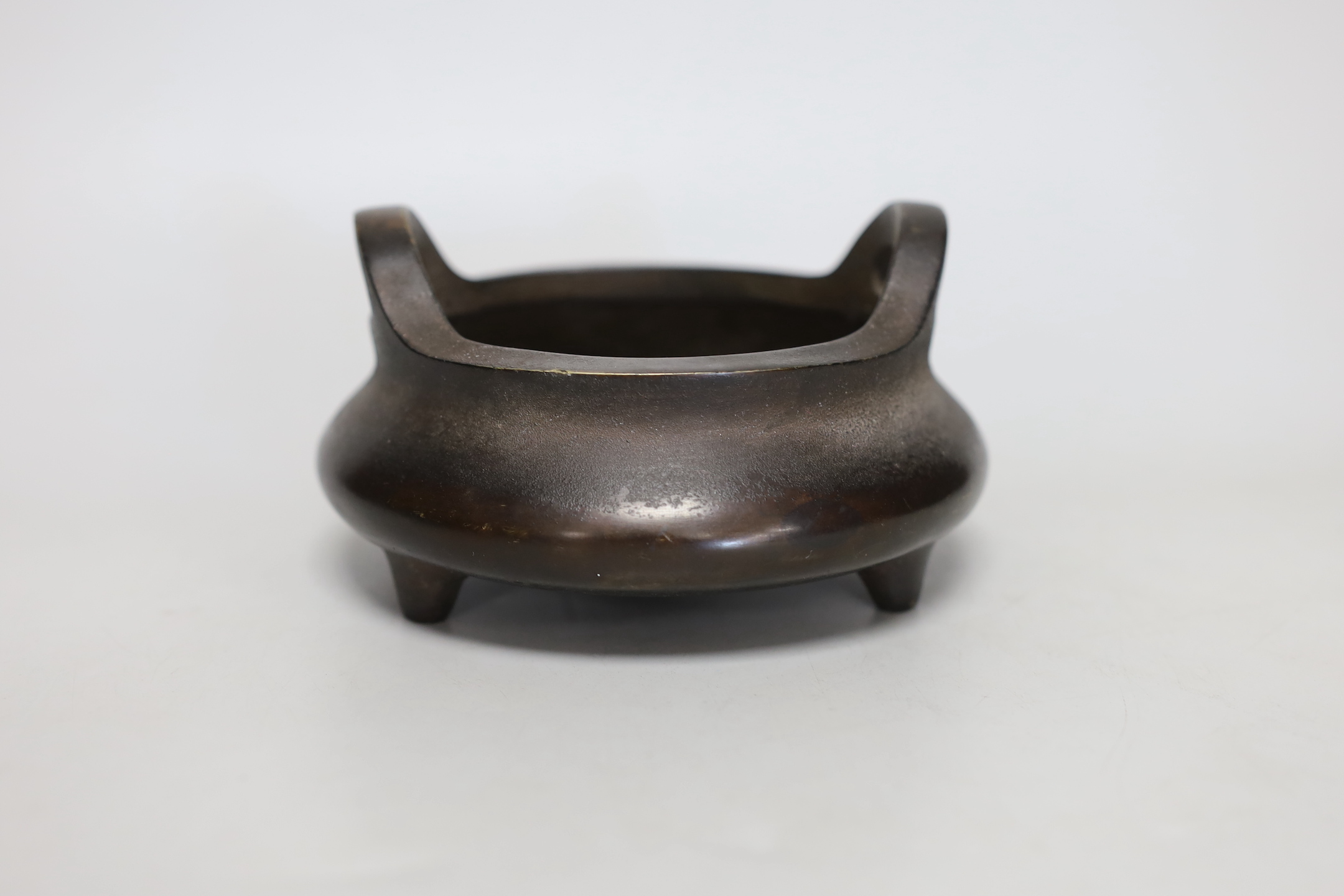 A Chinese bronze censer, ding, 8cm tall - Image 2 of 4