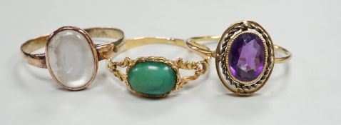 Three assorted yellow metal and gem set rings, gross weight 4.1 grams.